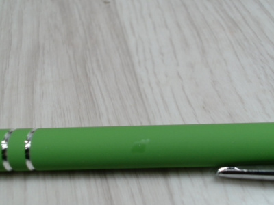 Ручка металлическая soft-touch шариковая со стилусом Sway, зеленое яблоко/серебристый (P)