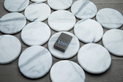 Зажигалка ZIPPO Фирменный дизайн с покрытием черный лед | Zippo Design Black Ice®, латунь/сталь, чёрная, глянцевая, 38x13x57 мм