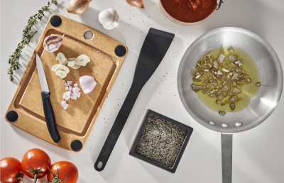Лопатка со скошенным краем VICTORINOX Kitchen Utensils, 325x54 мм, бумажный композит, чёрная