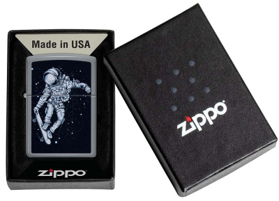 Зажигалка ZIPPO Космонавт-Скейтбордист со светло-серым покрытием | Skateboarding Astronaut Flat Grey, латунь/сталь, серая, 38x13x57 мм