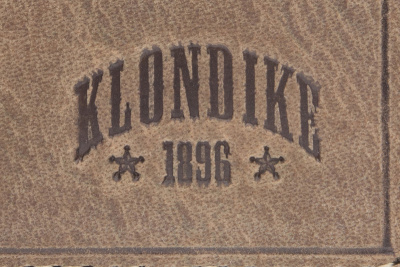 Бумажник KLONDIKE «Finn», натуральная кожа в коричневом цвете, 10 х 11,5 см