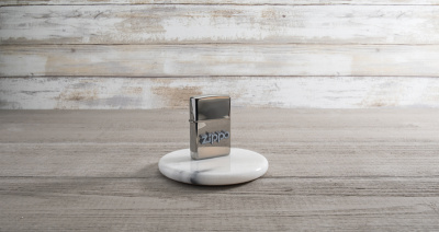 Зажигалка ZIPPO Фирменный дизайн с покрытием черный лед | Zippo Design Black Ice®, латунь/сталь, чёрная, глянцевая, 38x13x57 мм