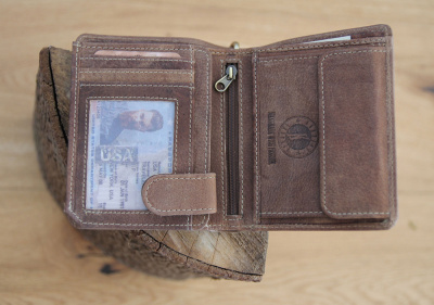 Бумажник KLONDIKE «Wayne Deer», натуральная кожа в светло-коричневом цвете, 10,5 х 12,5 х 2,5 см