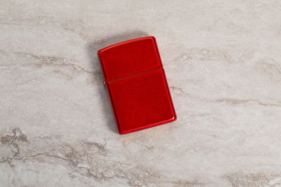 Зажигалка ZIPPO Classic с покрытием Metallic Red, латунь/сталь, красная, матовая, 38x13x57 мм