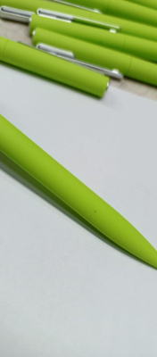 Ручка шариковая пластиковая Bon с покрытием soft touch, зеленое яблоко (Р)