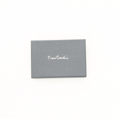 Визитница Pierre Cardin. Корпус- металл, иск.кожа. Размер 9,3 х 6,0 х 0,8 см. Цвет - синий.