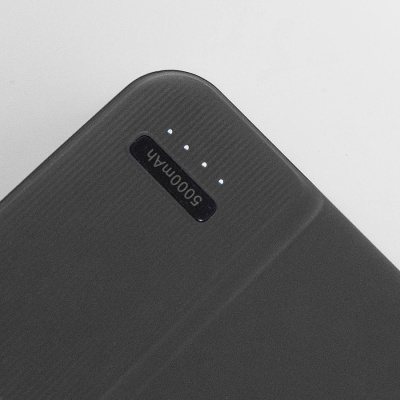 Универсальный аккумулятор Flash 5 (5000 мАч) с подсветкой и soft touch, черный, 9,8х6.3х1,3 см