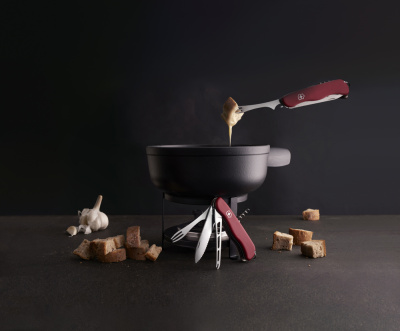 Нож перочинный VICTORINOX Cheese Master, 111 мм, 8 функций, с фиксатором лезвия, красный