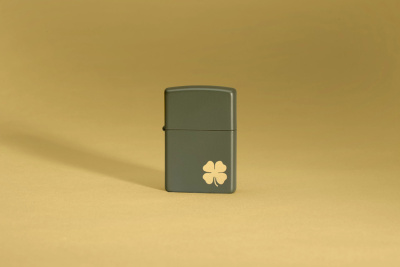 Зажигалка ZIPPO Four Leaf Clover с покрытием Green Matte, латунь/сталь, зеленая, 38x13x57 мм