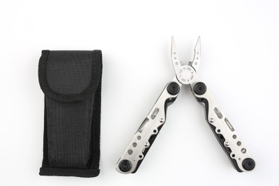 Мультитул Stinger, 105x40 мм, 13 функций, сталь, серебристо-чёрный, в комплекте нейлоновый чехол