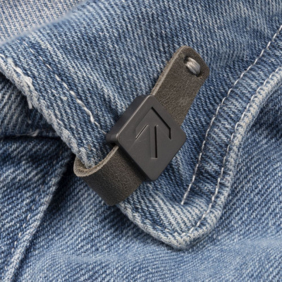 Шильдик на резинку Band