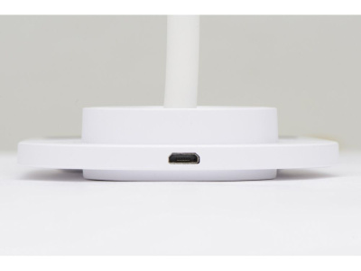 Настольный светильник с беспроводной зарядкой Flamp, белый