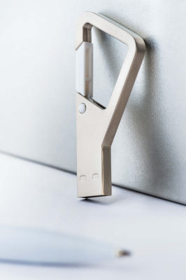 Флешка ZEVS Белая 4045.07.16ГБ