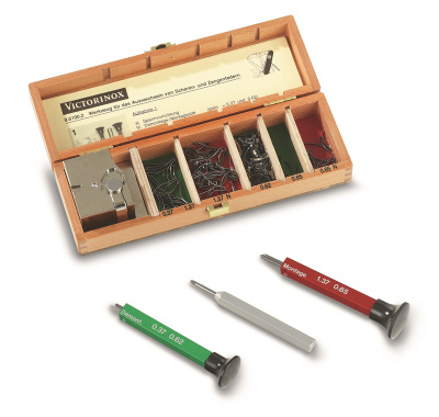 Набор для замены пружин в ножах Victorinox, в деревянной коробке