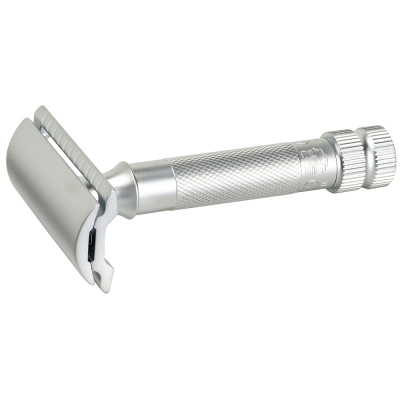 Cтанок Т-образный для бритья MERKUR 34C, матовое хромированное покрытие, прямой срез, закрытый гребень, короткая ручка, лезвие в комплекте (1 шт)