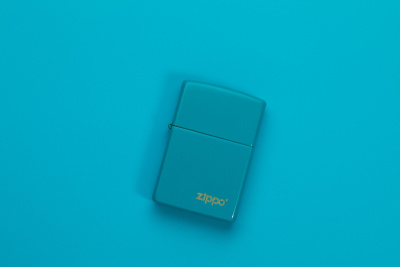 Зажигалка ZIPPO Classic с покрытием Flat Turquoise, латунь/сталь, бирюзовая, глянцевая, 38x13x57 мм