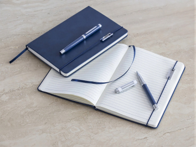 Набор Legato Elegance из блокнота формата А5 в твердой обложке и ручки-роллера, белый/синий